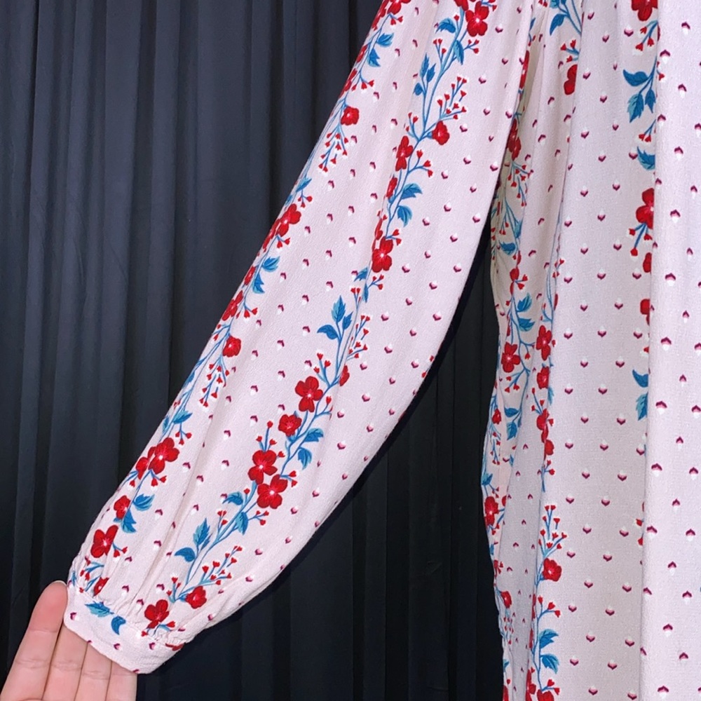 Old navy- red flower designed long sleeve pink shirt size L - Picture 3 of 6
